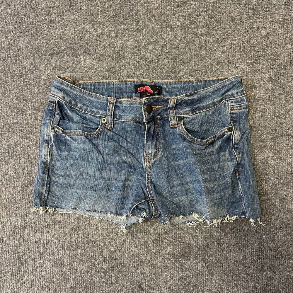 Forever 21 Denim Shorts Womens Size 26 Blue Raw Hem Cut Off Casual Low Rise Jean
